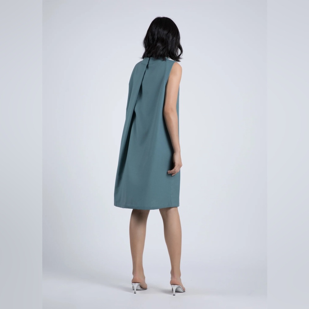 KAAREM Vase Back Open Pleat Dress - Picture 3 of 5